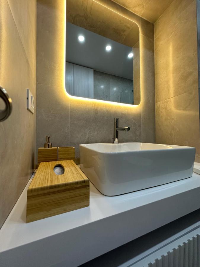 4Seasonsgea , New Modern Apartment In Tirana Kültér fotó